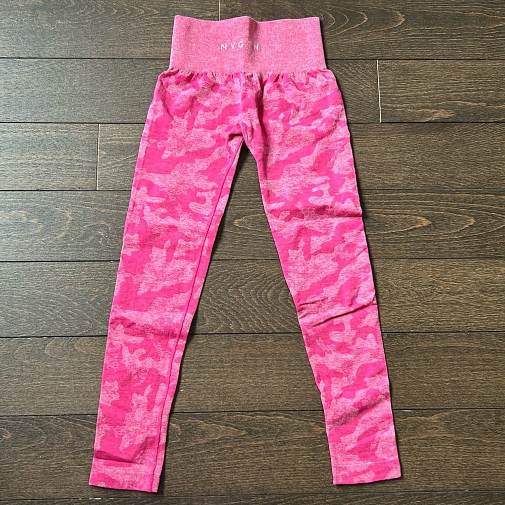 Women’s pink camo NVGTN leggings